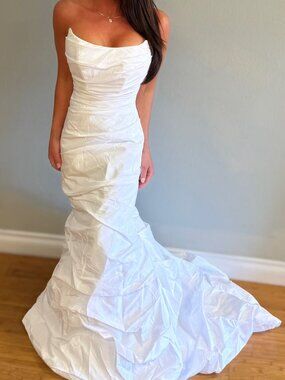 David's Bridal Mermaid Wedding Gown | Size 4P | Bright White | NWT